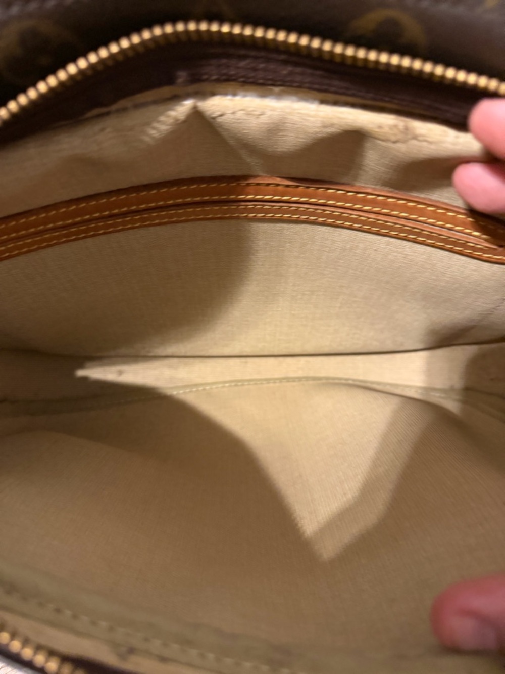 Louis Vuitton vintage Monogram Canvas Nile crossbody Bag with Tan Trim - Picture 10 of 12